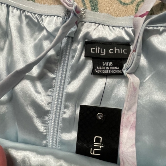 City Chic Floral Dress - Picture 2 of 6